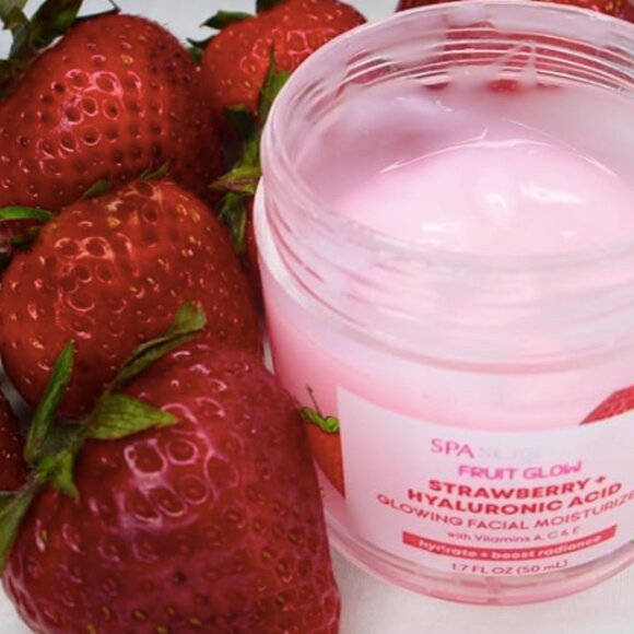 Glowing Facial Moisturizer Strawberry + Hyaluronic Acid + Vitamin A C & E - Picture 1 of 8